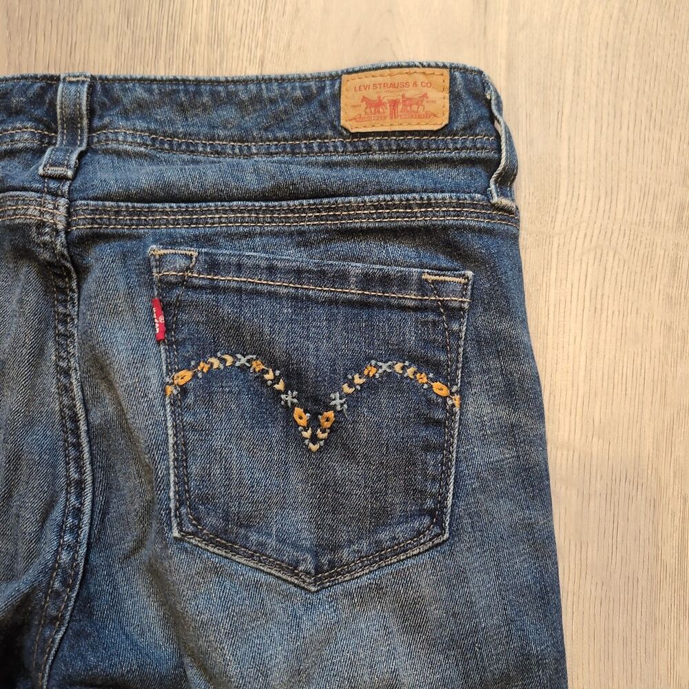 Levi's Women's 11 Flared Jeans Embroidered Flower Back Pockets Vintage Y2K